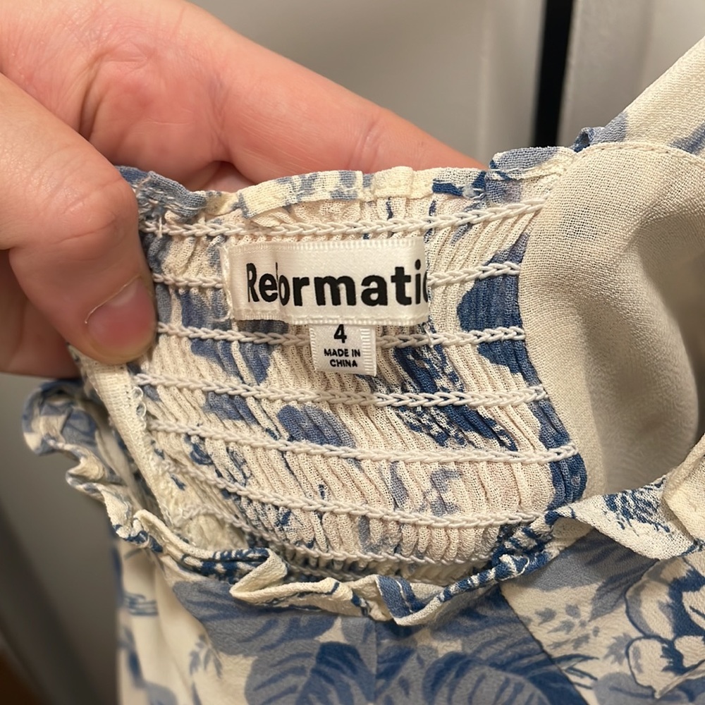 Reformation floral dress size 4. Fits as a 2/4. Worn once. Excellent condition - Picture 5 of 5